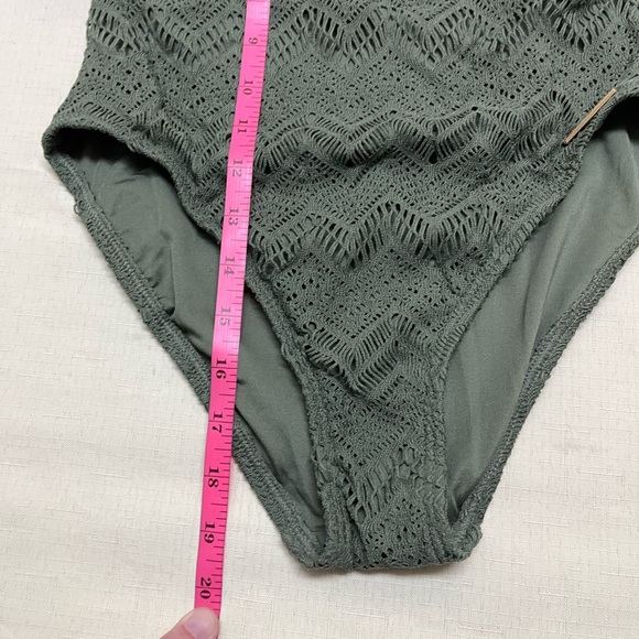 NWT Vince Camuto size 8 safari green crochet swimsuit - Picture 4 of 11